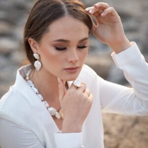 עגילי פנינה פיראית גדולה