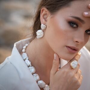 עגילי פנינה פיראית גדולה