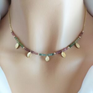 שרשרת טורמלינים טבעיים בשילוב עלים