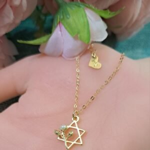 שרשרת מגן דוד בשילוב ניצני שושנים ופנינה