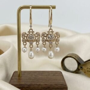 עגילי מלוכה – השראה ויקטוריאנית ופנינים