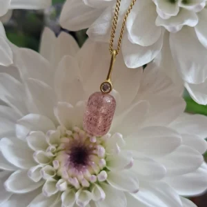 שרשרת תות קוורץ (Strawberry Quartz) בהתאמה אישית – הרמוניה רגשית, שמחה ואופטימיות