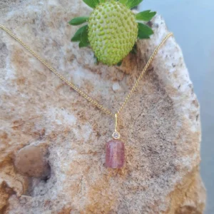 שרשרת תות קוורץ (Strawberry Quartz) בהתאמה אישית – הרמוניה רגשית, שמחה ואופטימיות