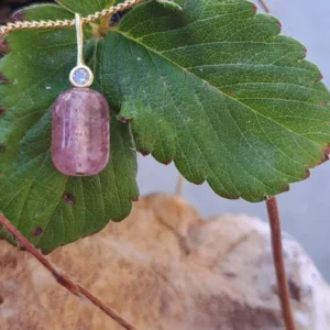 שרשרת תות קוורץ (Strawberry Quartz) בהתאמה אישית – הרמוניה רגשית, שמחה ואופטימיות